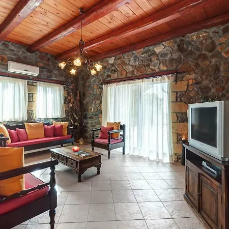 Lefkothea Is A Luxury With Its Own Pool Overlooking The Sea. Levádeia